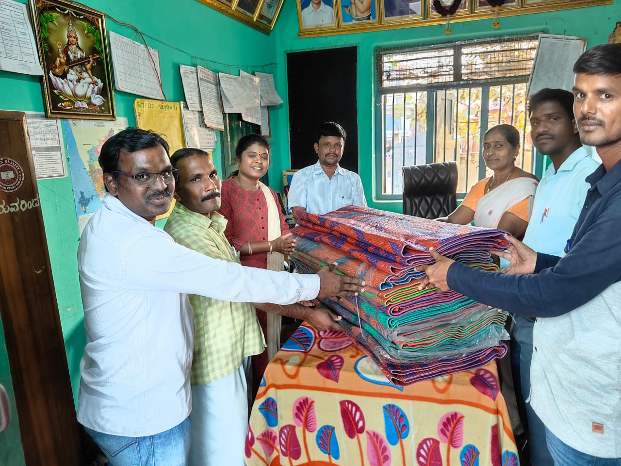 Vasavi Foundation, Karnataka – Smt. Swetha Ganjam, Global Secretary – Distribution of mats, fans and tube lights in Govt. School, Bagepalli, Karnataka.